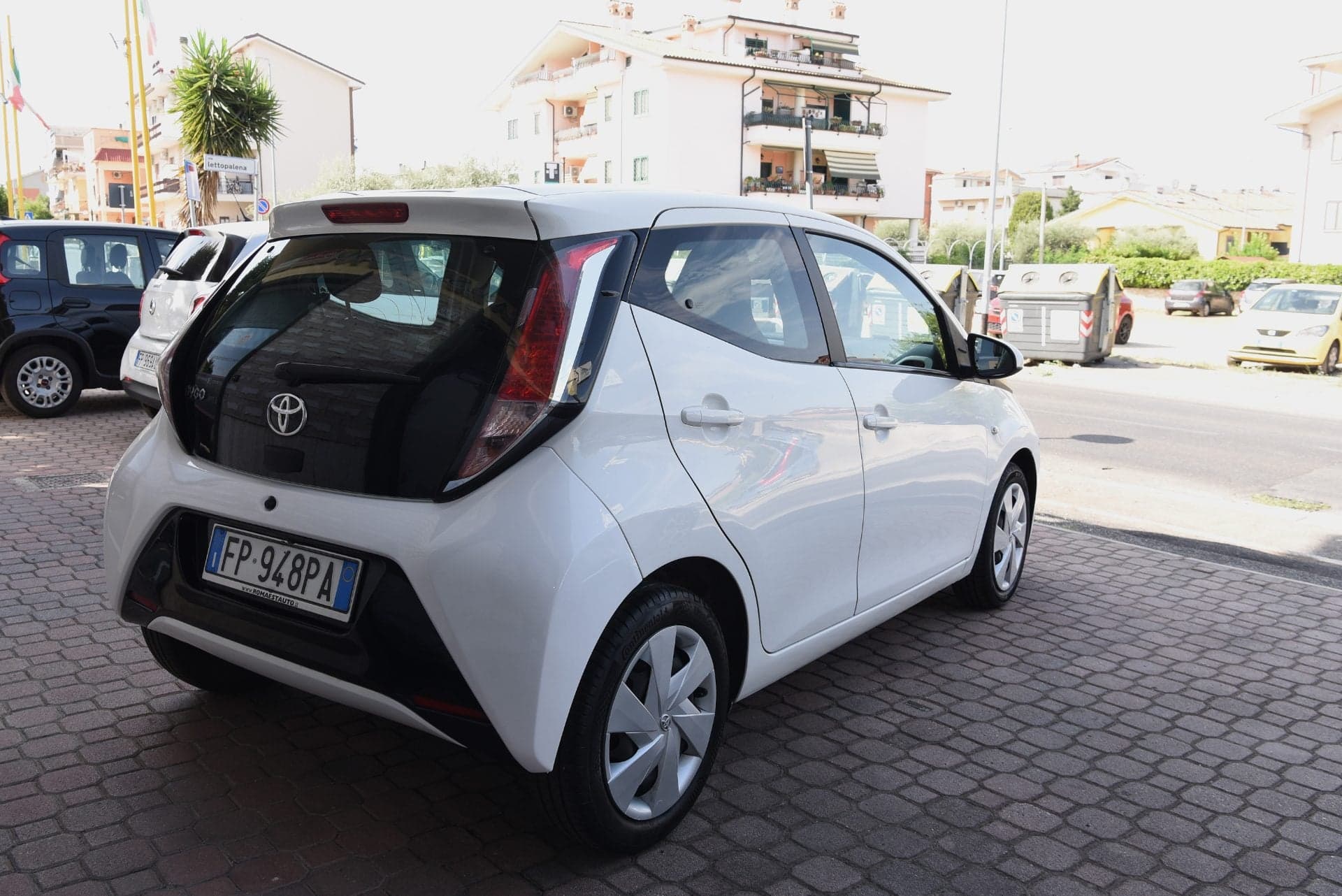 Toyota Aygo Aygo 1.0 x-play m-mt 51 Kw 69 cv · miniatura foto 6
