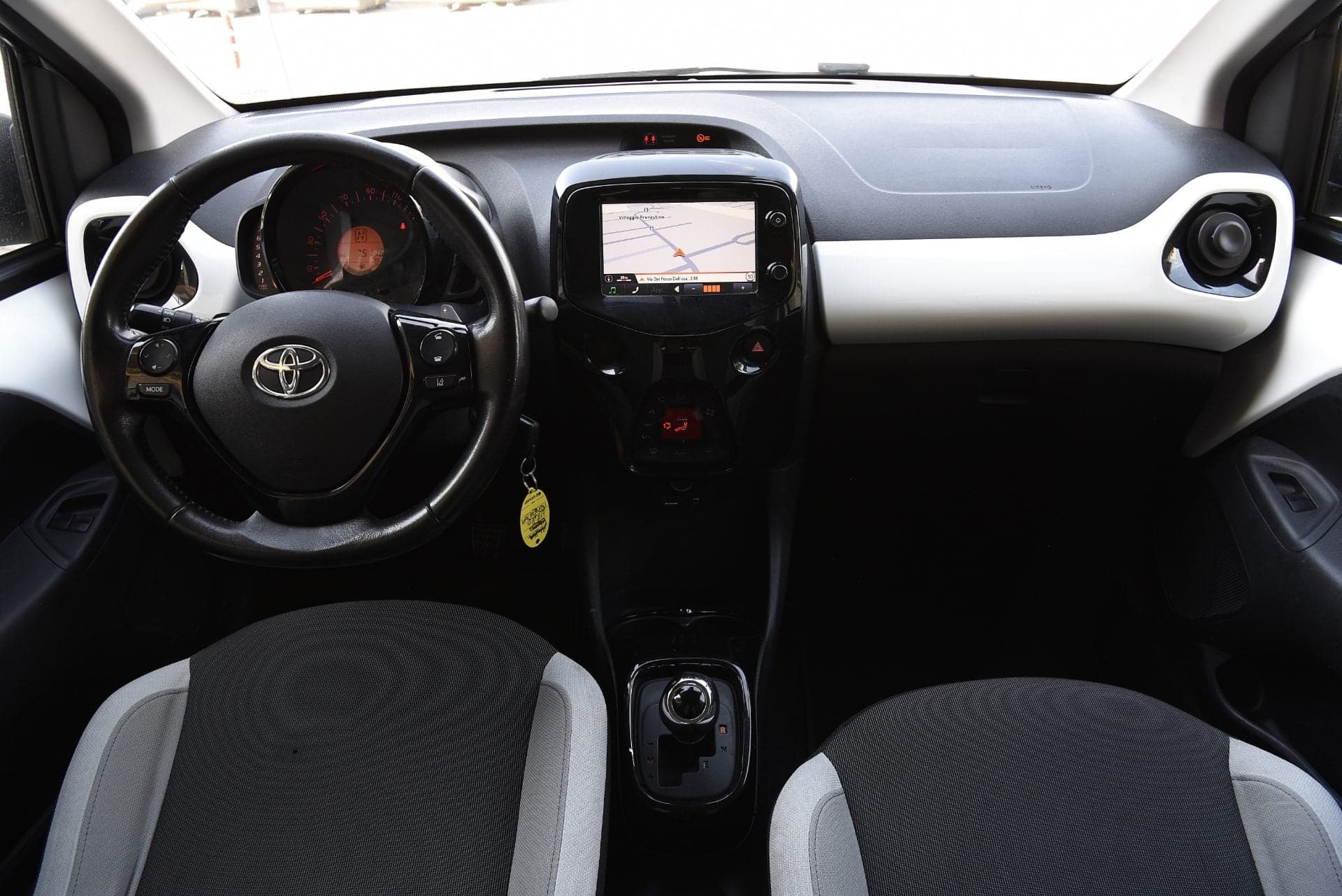 Toyota Aygo Aygo 1.0 x-play m-mt 51 Kw 69 cv · miniatura foto 13