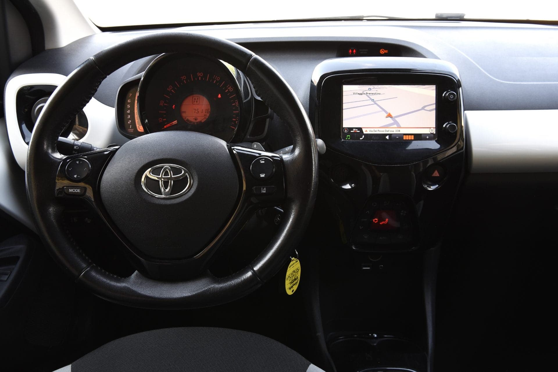 Toyota Aygo Aygo 1.0 x-play m-mt 51 Kw 69 cv · miniatura foto 14